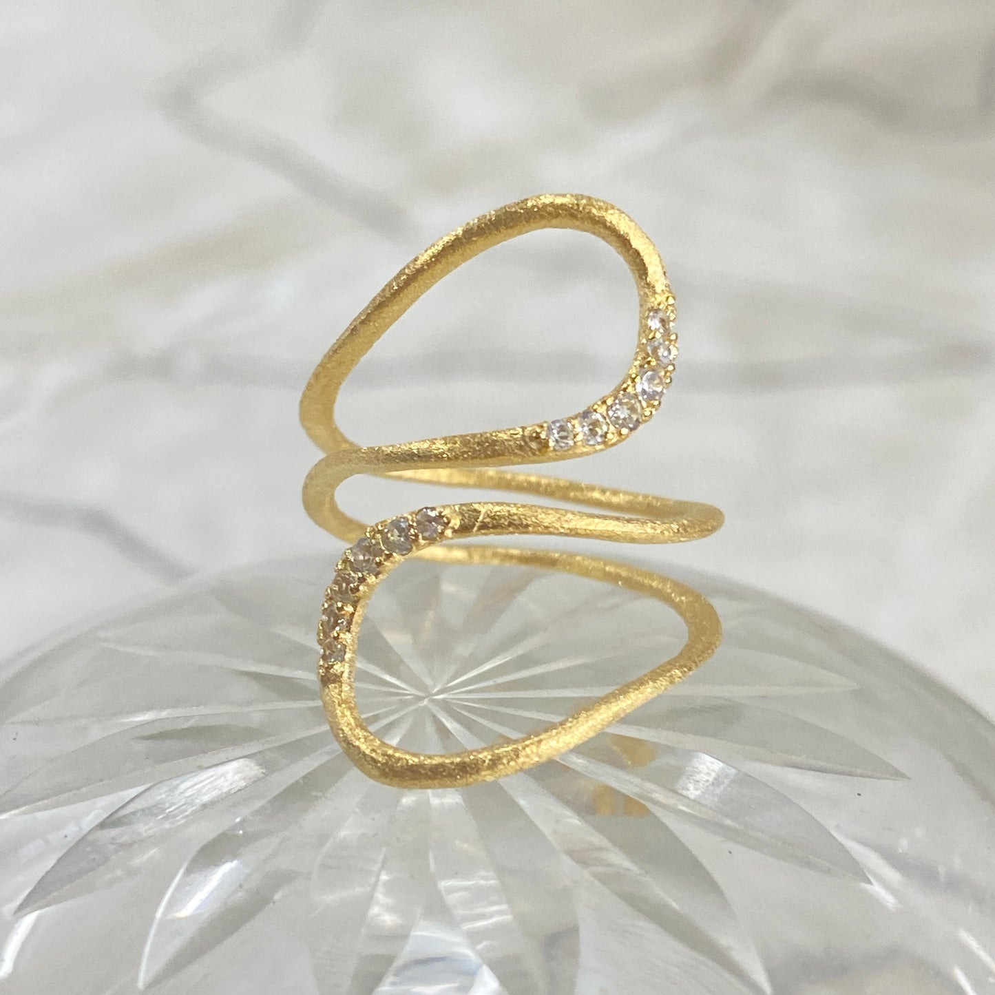 Rameau Torsion Ring - Gilded